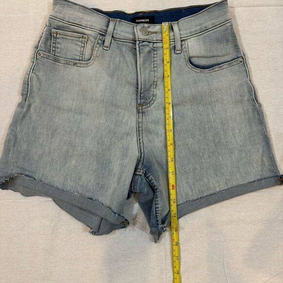 EXPRESS Women’s High Rise Hyper Stretch Light Blue Washed Out Denim Shortie Sz 6 - Picture 7 of 9